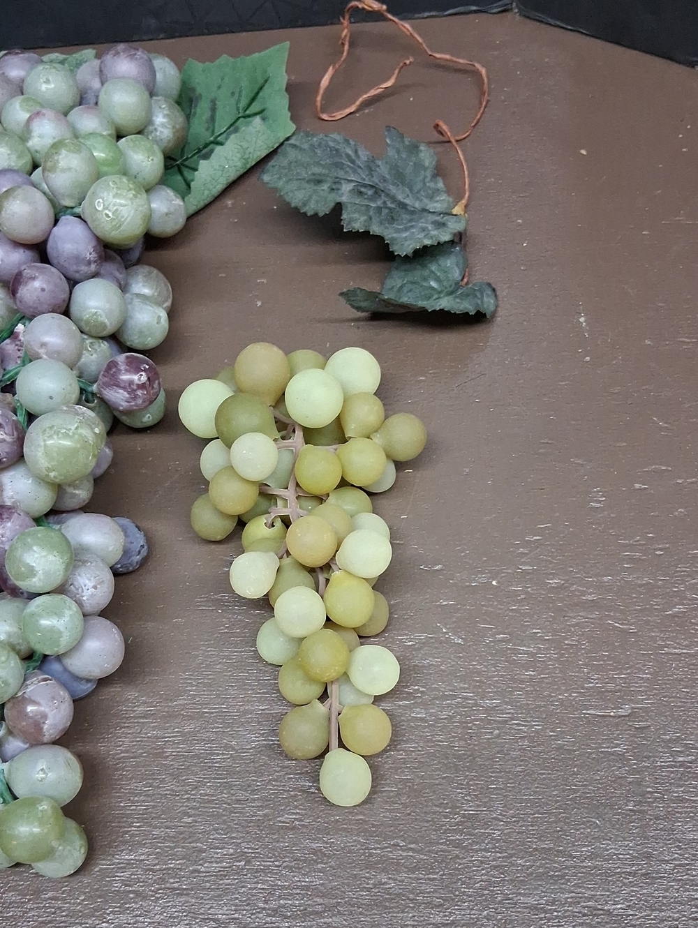 Collection Botanical Faux Grape Clusters (Set 3) - Picture 4 of 7